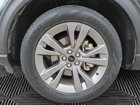 Used 2021 Ford Explorer XLT w/ Equipment Group 202A image 14