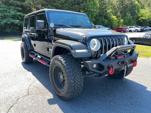 Used 2019 Jeep Wrangler Unlimited Sahara w/ Uconnect 4C Nav & Sound Group AWD/4WD image 3