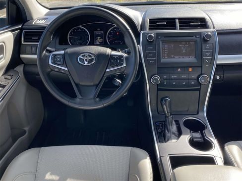 Used 2017 Toyota Camry image 10