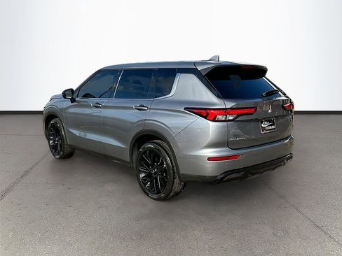 Used 2024 Mitsubishi Outlander SE Black Edition FWD image 5