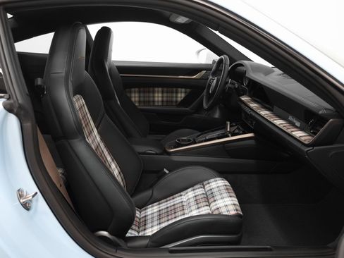 Used 2025 Porsche 911 Turbo image 37