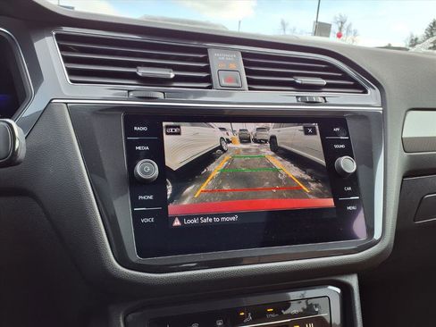 Used 2022 Volkswagen Tiguan SE image 11