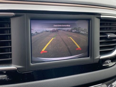 Used 2023 Chrysler Voyager LX FWD image 11