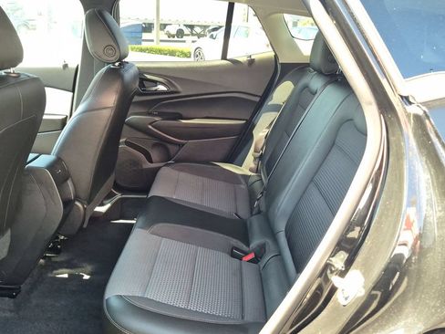 Used 2025 Chevrolet Trax LT FWD image 28