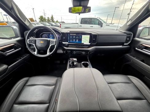 Used 2025 Chevrolet Silverado 1500 LT AWD/4WD image 16