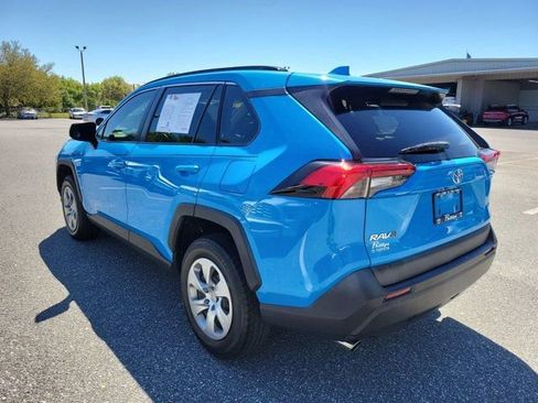 Used 2021 Toyota RAV4 LE image 12