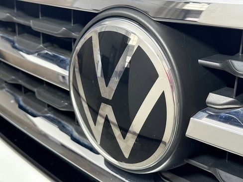 Certified 2022 Volkswagen Atlas Cross Sport SE w/ Panoramic Sunroof Package image 30