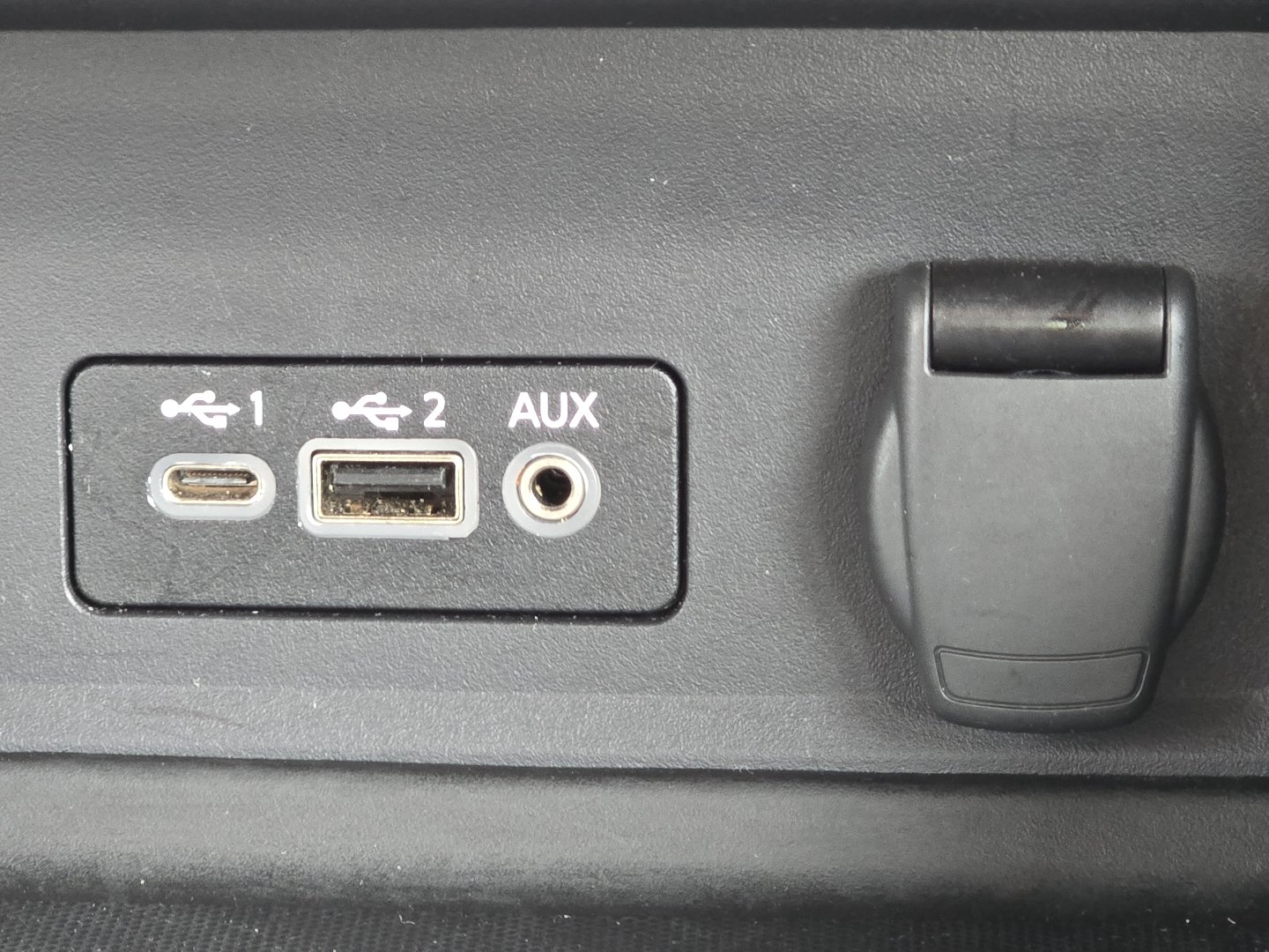 Used 2025 Nissan Sentra SV FWD image 8