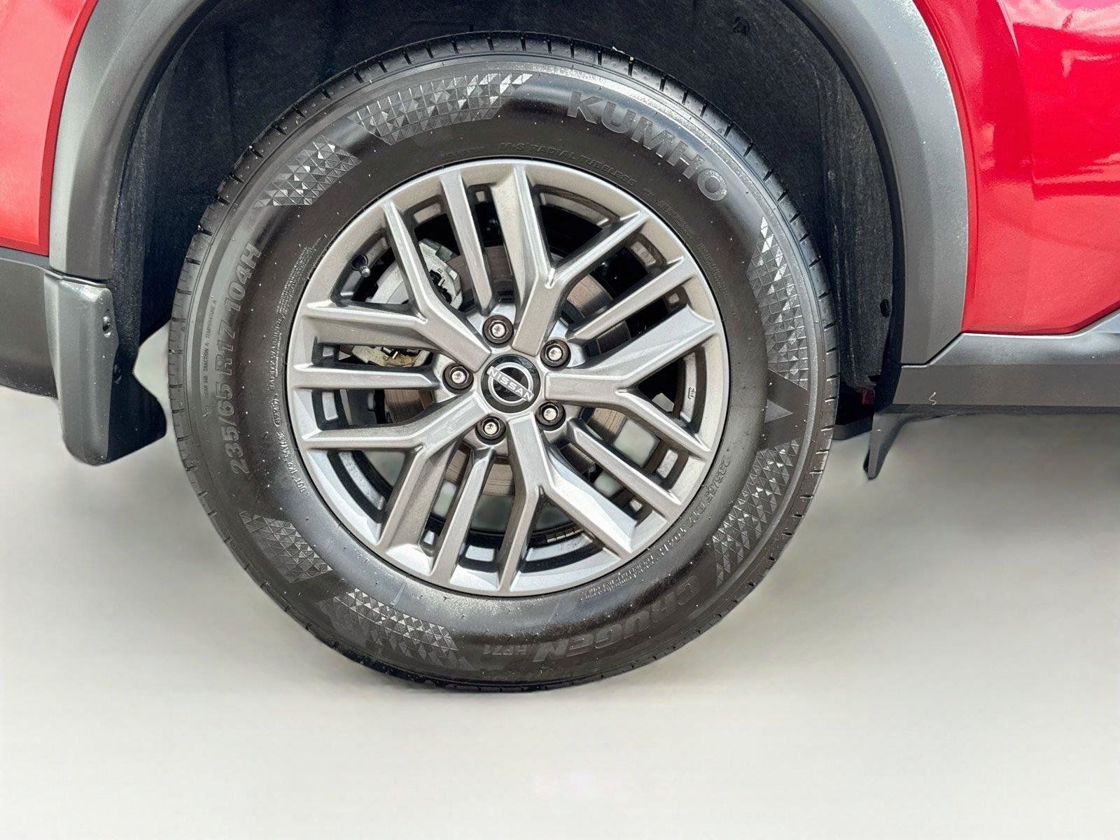 Used 2025 Nissan Rogue S FWD image 35