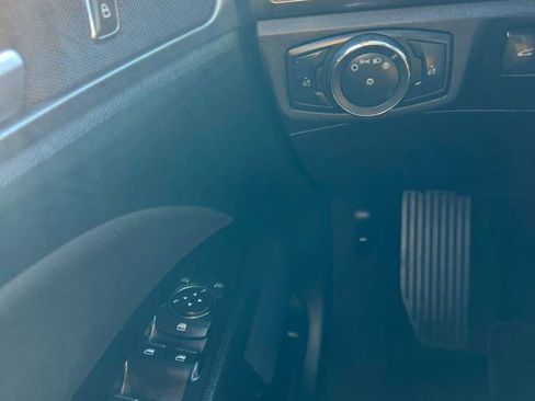 Used 2017 Ford Fusion SE w/ Fusion SE Technology Package image 17