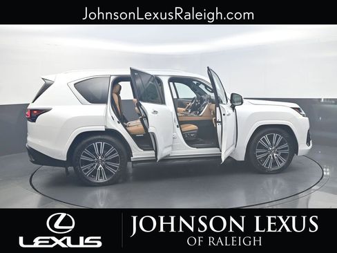 New 2026 Lexus LX 700h Luxury image 25