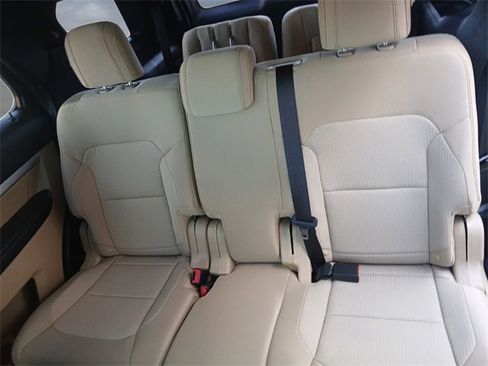 Used 2016 Ford Explorer XLT w/ Equipment Group 201A image 13