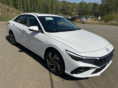 New 2025 Hyundai Elantra Limited image 7