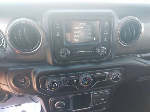 Used 2019 Jeep Wrangler Sport AWD/4WD image 18