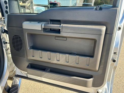 Used 2011 Ford F250 Lariat w/ Lariat Interior Pkg image 10