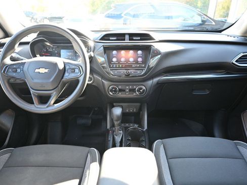 Used 2022 Chevrolet TrailBlazer LT w/ Convenience Package image 3