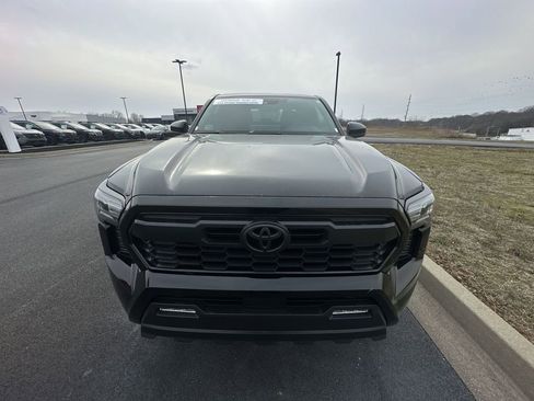 Used 2025 Toyota Tacoma TRD Sport AWD/4WD image 25
