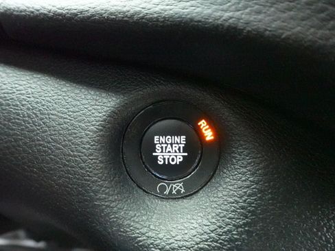 Used 2022 Jeep Cherokee Trailhawk AWD/4WD image 19
