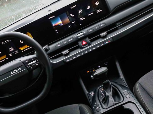 Certified 2025 Kia K4 FWD image 18