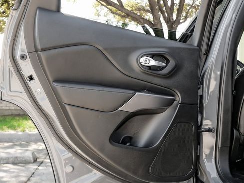 Used 2021 Jeep Cherokee Limited w/ Mopar Interior Package image 57