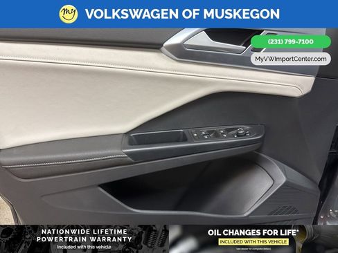 New 2026 Volkswagen Taos SE image 10