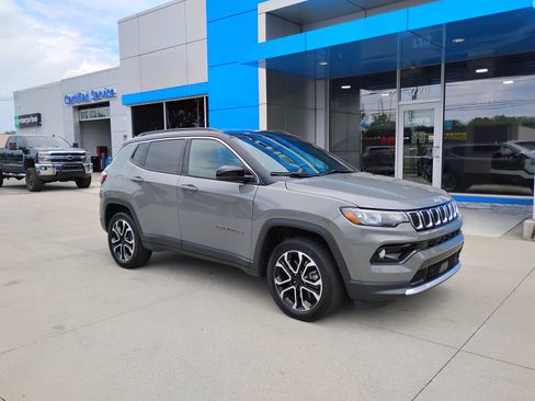 Used 2023 Jeep Compass Limited AWD/4WD image 4