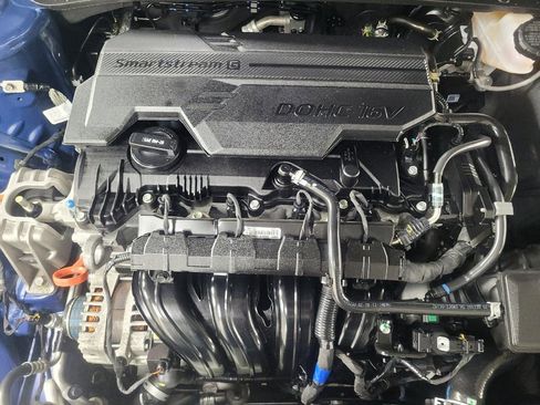 Used 2021 Hyundai Elantra SE image 30