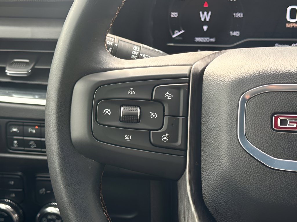 Used 2024 GMC Yukon XL AT4 w/ Technology Package AWD/4WD image 15