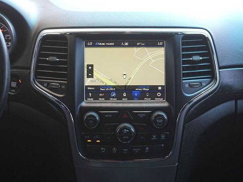 Used 2018 Jeep Grand Cherokee Laredo RWD image 19