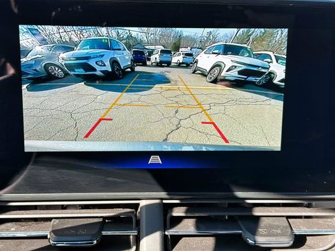 Certified 2025 Chevrolet Trax LT image 21