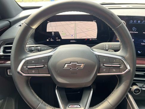 Used 2025 Chevrolet Traverse Z71 AWD/4WD image 18