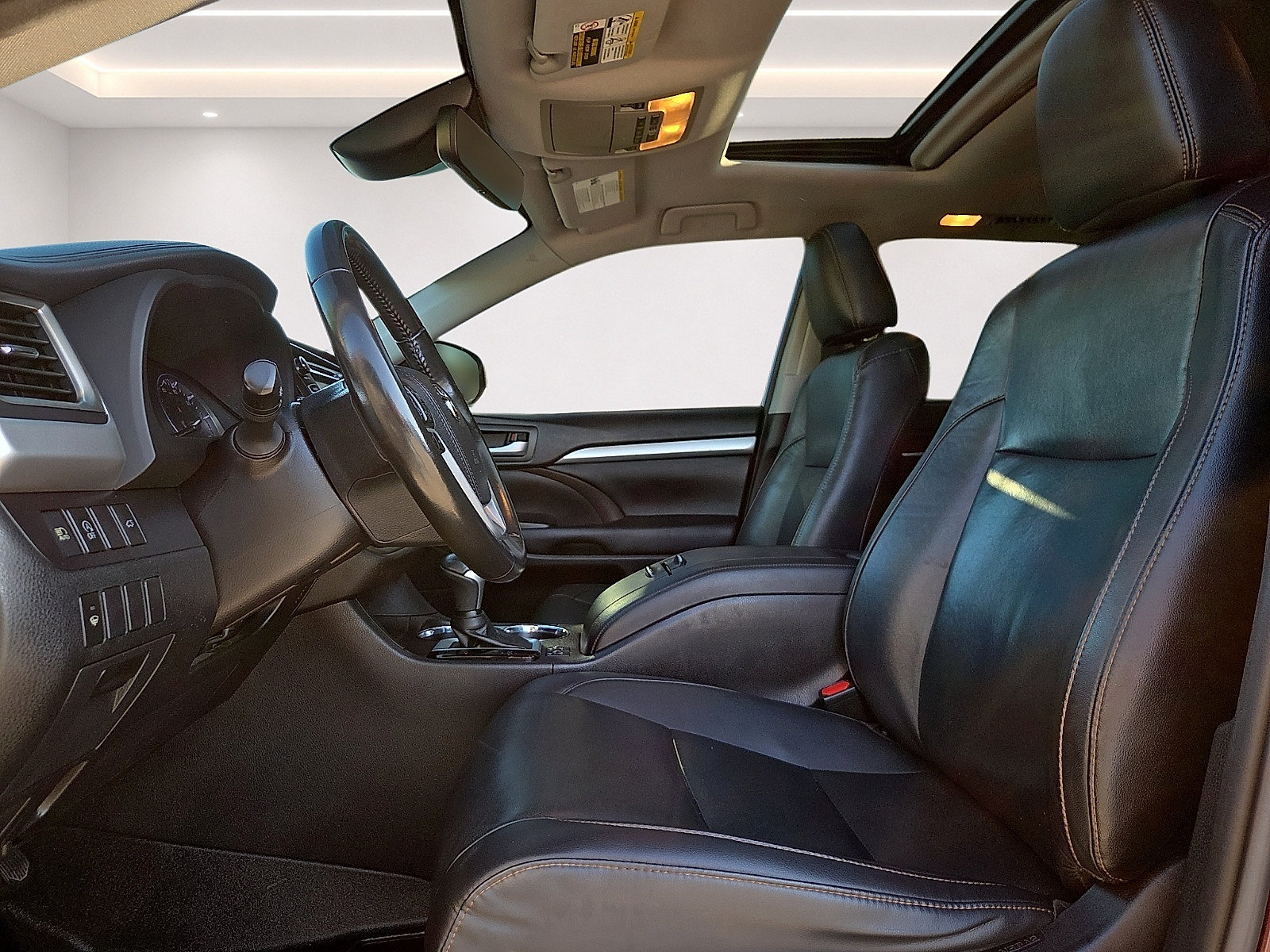 Used 2019 Toyota Highlander XLE FWD image 15
