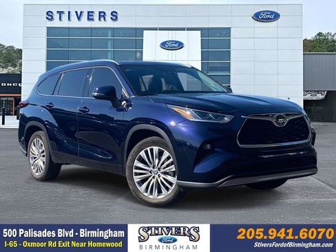 Used 2023 Toyota Highlander Platinum image 1