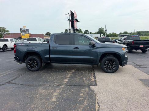 Used 2020 Chevrolet Silverado 1500 Custom w/ Custom Value Package AWD/4WD image 2