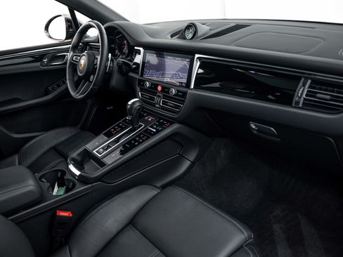 Certified 2026 Porsche Macan Turbo AWD/4WD image 12