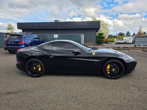 Used 2015 Ferrari California T image 5