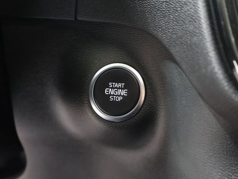 Used 2023 Volvo XC40 B5 Core image 26