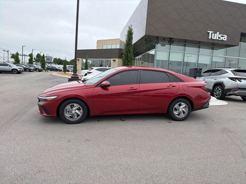 New 2025 Hyundai Elantra SE FWD image 4