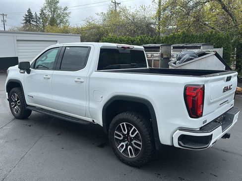 Used 2024 GMC Sierra 1500 AT4 w/ Technology Package image 5