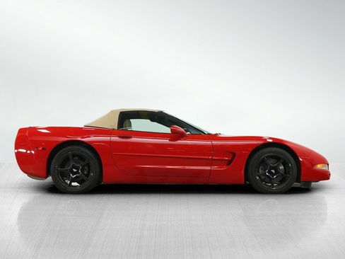 Used 2000 Chevrolet Corvette Convertible w/ Memory Pkg RWD image 6