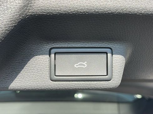 New 2025 Volkswagen ID. Buzz Pro S image 28