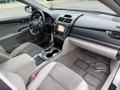Used 2012 Toyota Camry XLE w/ Leather Pkg FWD image 39