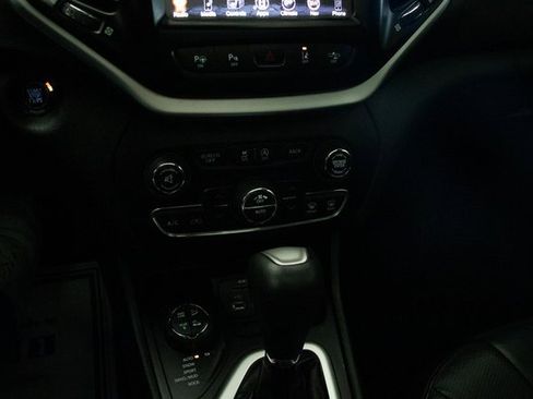 Used 2016 Jeep Cherokee Trailhawk w/ Comfort/Convenience Group image 33