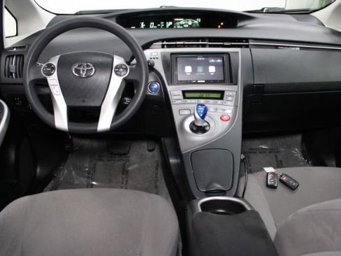 Used 2013 Toyota Prius Three image 2
