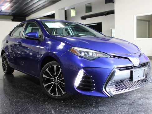 Used 2018 Toyota Corolla SE w/ SE Premium Package FWD image 34