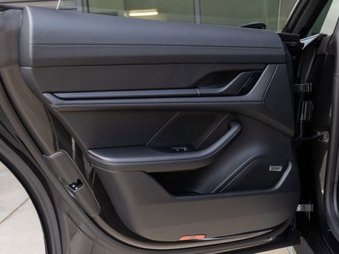 New 2026 Porsche Taycan 4S AWD/4WD image 34