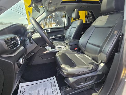 Used 2022 Ford Explorer XLT w/ Equipment Group 202A AWD/4WD image 12