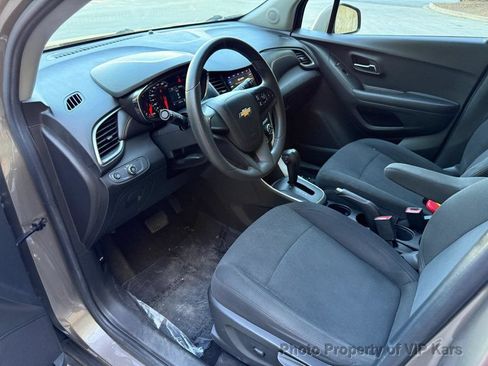 Used 2022 Chevrolet Trax LS AWD/4WD image 9