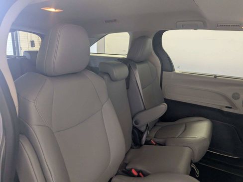 Certified 2024 Toyota Sienna XLE FWD image 33