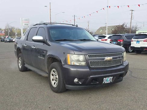 Used 2011 Chevrolet Avalanche LT w/ Regional Value Package image 4